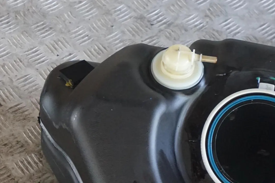 Bare Plastic Fuel Tank Diesel to BMW 5 Series E60 E60N LCI with Part number 7200079 BMW 5 Series E60 E60N LCI Bare Plastic Fuel Tank Diesel - SKU 7200079-2 - Part number 7200079