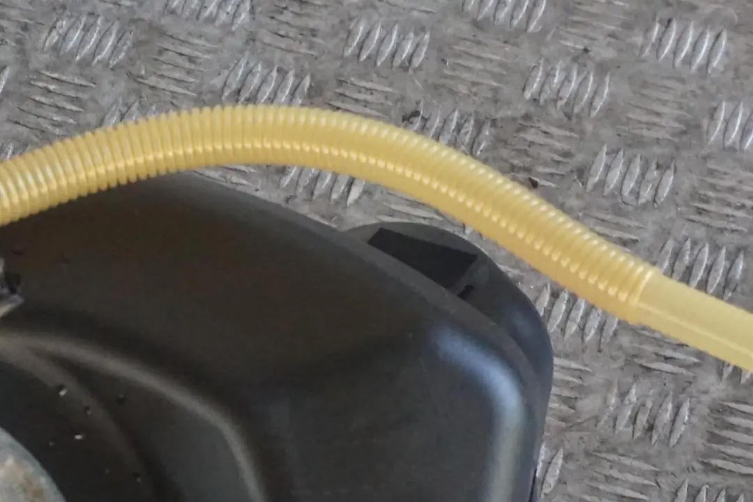 Reihe E63 E64 645i 650i N62 Kompletter Kraftstofftank Kunststoff für BMW 6 mit Teilenummer 7200080 BMW 6 Reihe E63 E64 645i 650i N62 Kompletter Kraftstofftank Kunststoff - SKU 7200080-2 - Teilenummer 7200080