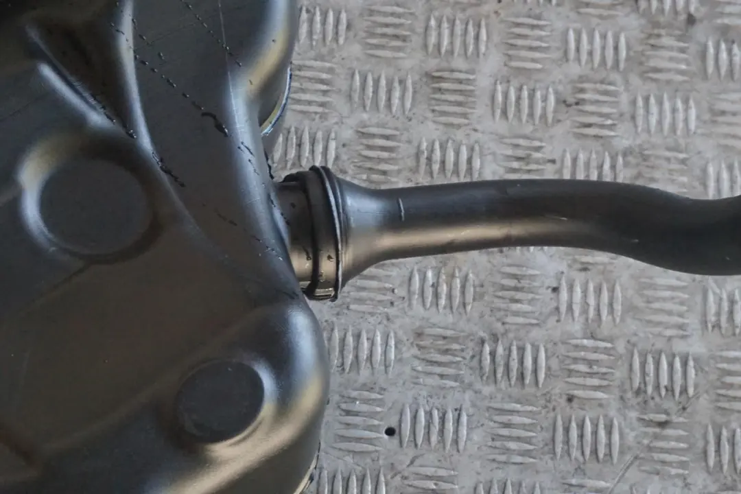 Reihe E63 E64 645i 650i N62 Kompletter Kraftstofftank Kunststoff für BMW 6 mit Teilenummer 7200080 BMW 6 Reihe E63 E64 645i 650i N62 Kompletter Kraftstofftank Kunststoff - SKU 7200080-2 - Teilenummer 7200080