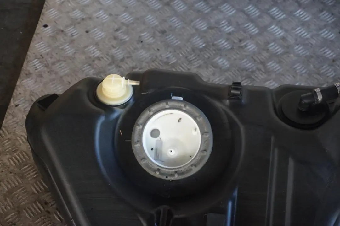 Reihe E63 E64 645i 650i N62 Kompletter Kraftstofftank Kunststoff für BMW 6 mit Teilenummer 7200080 BMW 6 Reihe E63 E64 645i 650i N62 Kompletter Kraftstofftank Kunststoff - SKU 7200080-2 - Teilenummer 7200080