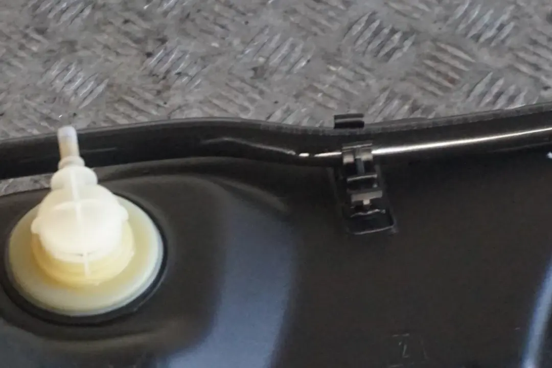 645Ci 650i N62 Plastic Complete Fuel Tank Petrol to BMW 6 Series E63 E64 with Part number 7200080 BMW 6 Series E63 E64 645Ci 650i N62 Plastic Complete Fuel Tank Petrol - SKU 7200080-2 - Part number 7200080