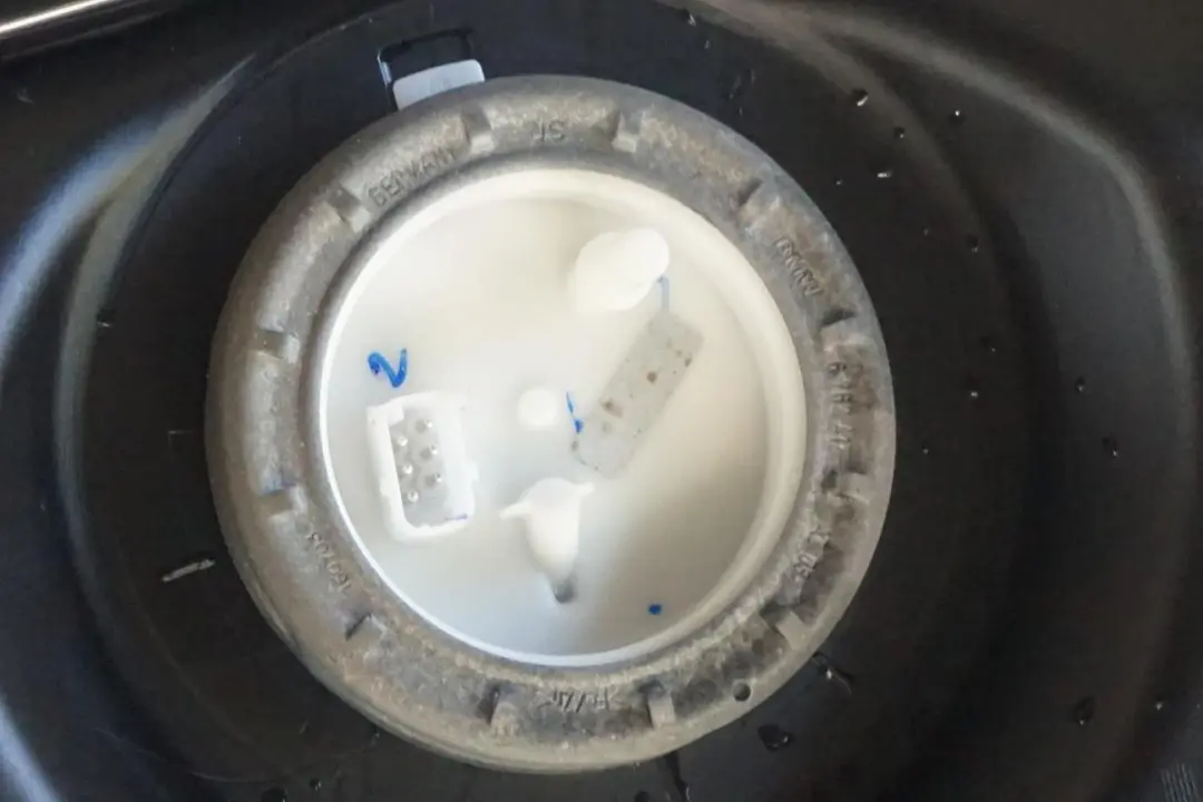 645Ci 650i N62 Plastic Complete Fuel Tank Petrol to BMW 6 Series E63 E64 with Part number 7200080 BMW 6 Series E63 E64 645Ci 650i N62 Plastic Complete Fuel Tank Petrol - SKU 7200080-2 - Part number 7200080