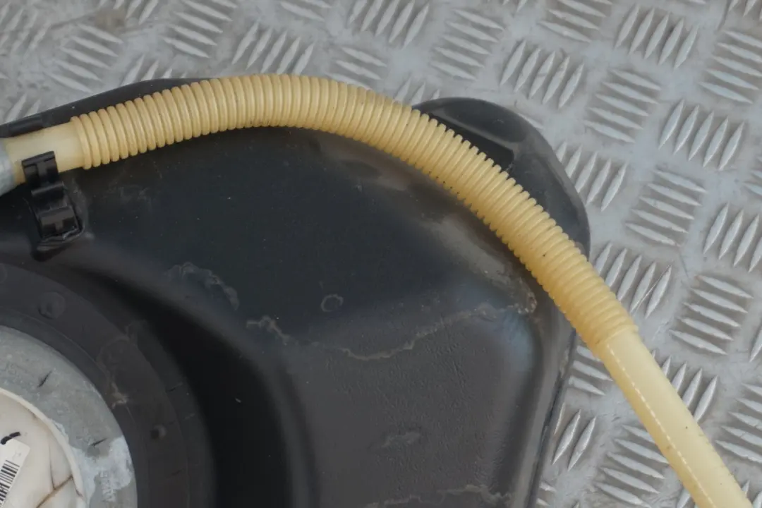 N52 Complete Plastic Fuel Tank Petrol to BMW 6 Series E63 E64 630i with Part number 7200080 BMW 6 Series E63 E64 630i N52 Complete Plastic Fuel Tank Petrol - SKU 7200080 - Part number 7200080