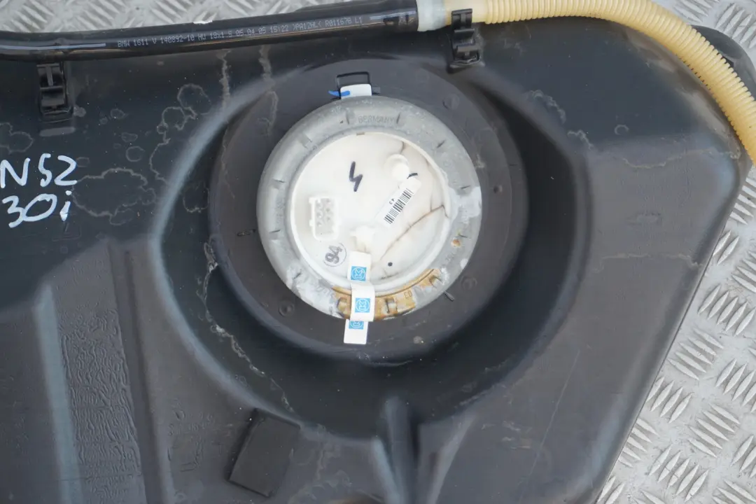 N52 Complete Plastic Fuel Tank Petrol to BMW 6 Series E63 E64 630i with Part number 7200080 BMW 6 Series E63 E64 630i N52 Complete Plastic Fuel Tank Petrol - SKU 7200080 - Part number 7200080