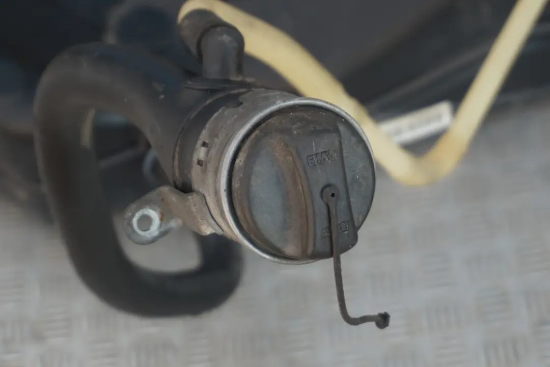 N52 Complete Plastic Fuel Tank Petrol to BMW 6 Series E63 E64 630i with Part number 7200080 BMW 6 Series E63 E64 630i N52 Complete Plastic Fuel Tank Petrol - SKU 7200080 - Part number 7200080