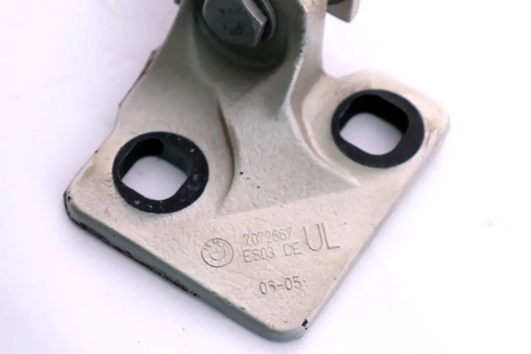 Door Hinge Bottom Left N/S Mineralsilber Silver 7072667 to BMW 6 Series E63 E64 with Part number 7200225 BMW 6 Series E63 E64 Door Hinge Bottom Left N/S Mineralsilber Silver 7072667 - SKU 7200225-MSB - Part number 7200225