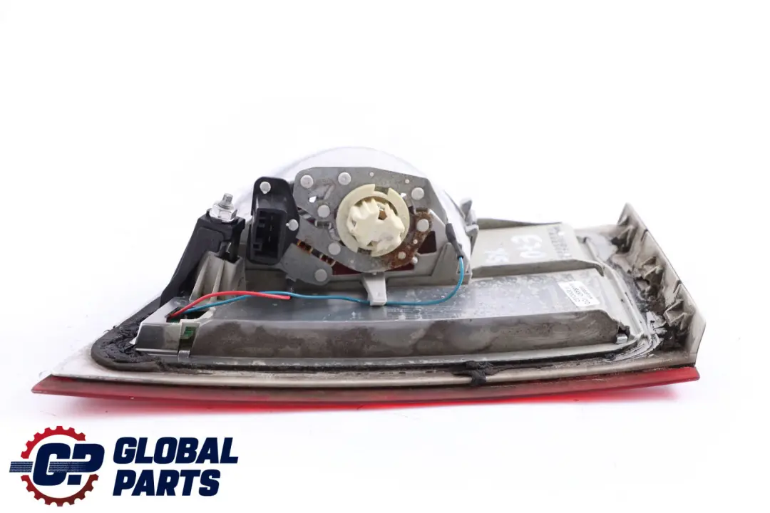 Luz Trasera En La Tapa Del Maletero Luz Del Maletero Derecha para BMW E70 con número de pieza 7200822 BMW E70 Luz Trasera En La Tapa Del Maletero Luz Del Maletero Derecha - SKU 7200822 - Número de pieza 7200822