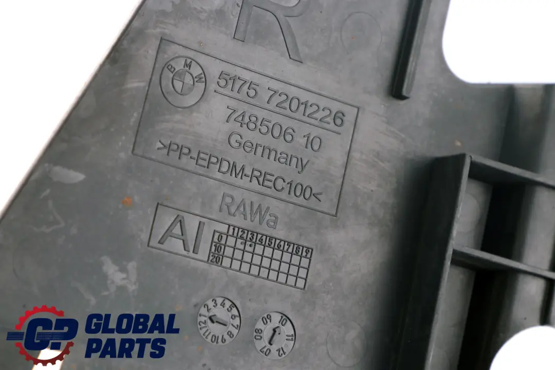 Protezione Sottoscocca Pannello Laterale Destra per BMW E88 Cabrio con numero di parte 7201226 BMW E88 Cabrio Protezione Sottoscocca Pannello Laterale Destra - SKU 7201226 - Numero di parte 7201226