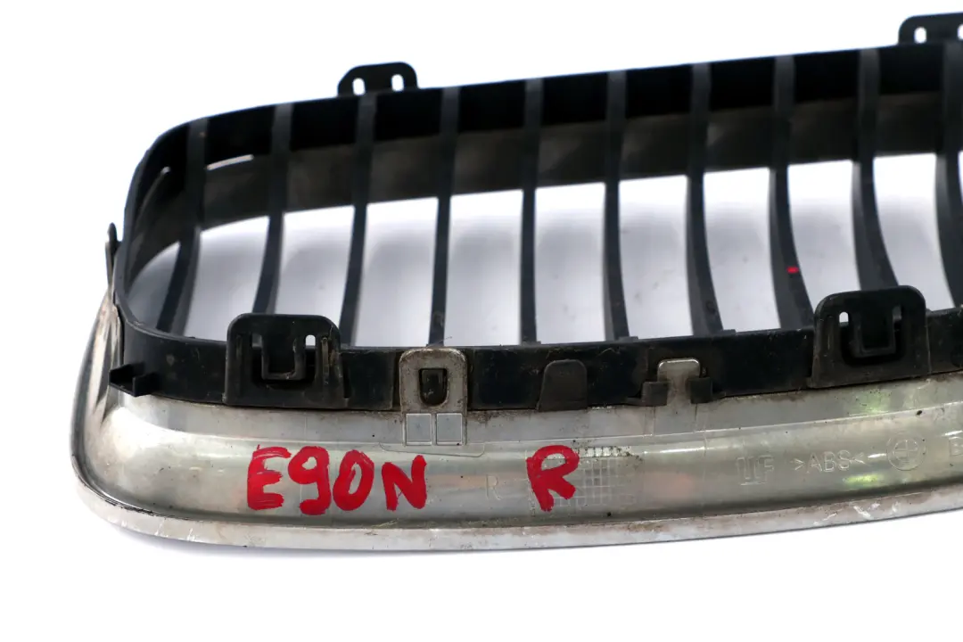 Griglia Telaio Cromato Destra per BMW E90 E91 LCI con numero di parte 7201968 BMW E90 E91 LCI Griglia Telaio Cromato Destra - SKU 7201968 - Numero di parte 7201968