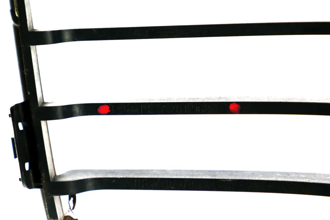 Nerka Grill Atrapa Prawa do BMW E90 E91 LCI o numerze 7201968 BMW E90 E91 LCI Nerka Grill Atrapa Prawa - SKU 7201968 - Numer Części 7201968