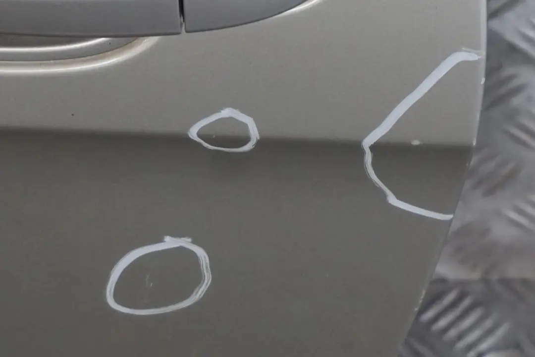 Tür Vorne Links Mineralsilber Mineral Silber Metallic - A14 für BMW 6 er E63 E64 mit Teilenummer 7202075 BMW 6 er E63 E64 Tür Vorne Links Mineralsilber Mineral Silber Metallic - A14 - SKU 7202075-MS - Teilenummer 7202075