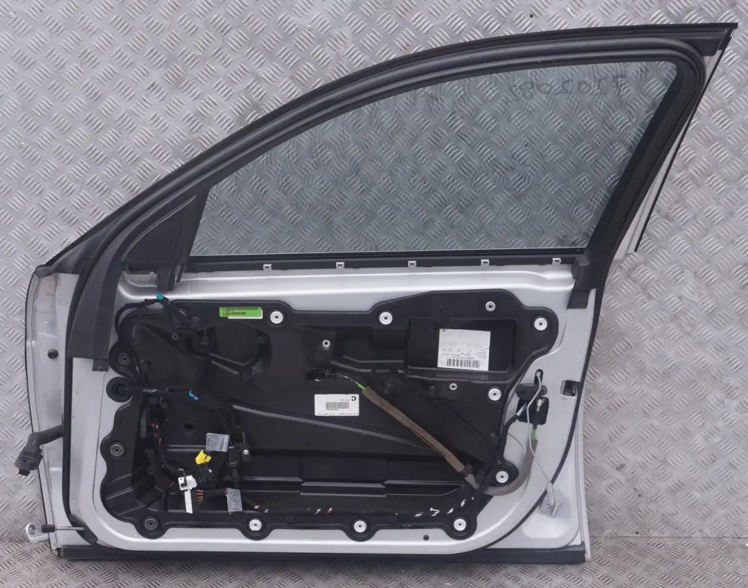 Beifahrer Tür vorne rechts Titansilber Silber Metallic für BMW 7 er E65 E66 mit Teilenummer 7202082 BMW 7 er E65 E66 Beifahrer Tür vorne rechts Titansilber Silber Metallic - SKU 7202082-TS - Teilenummer 7202082