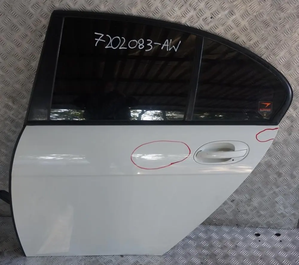 Tür Hinten Links Alpinweiss Alpin Weiss - 300 für BMW 7 er E65 mit Teilenummer 7202083 BMW 7 er E65 Tür Hinten Links Alpinweiss Alpin Weiss - 300 - SKU 7202083-AW - Teilenummer 7202083