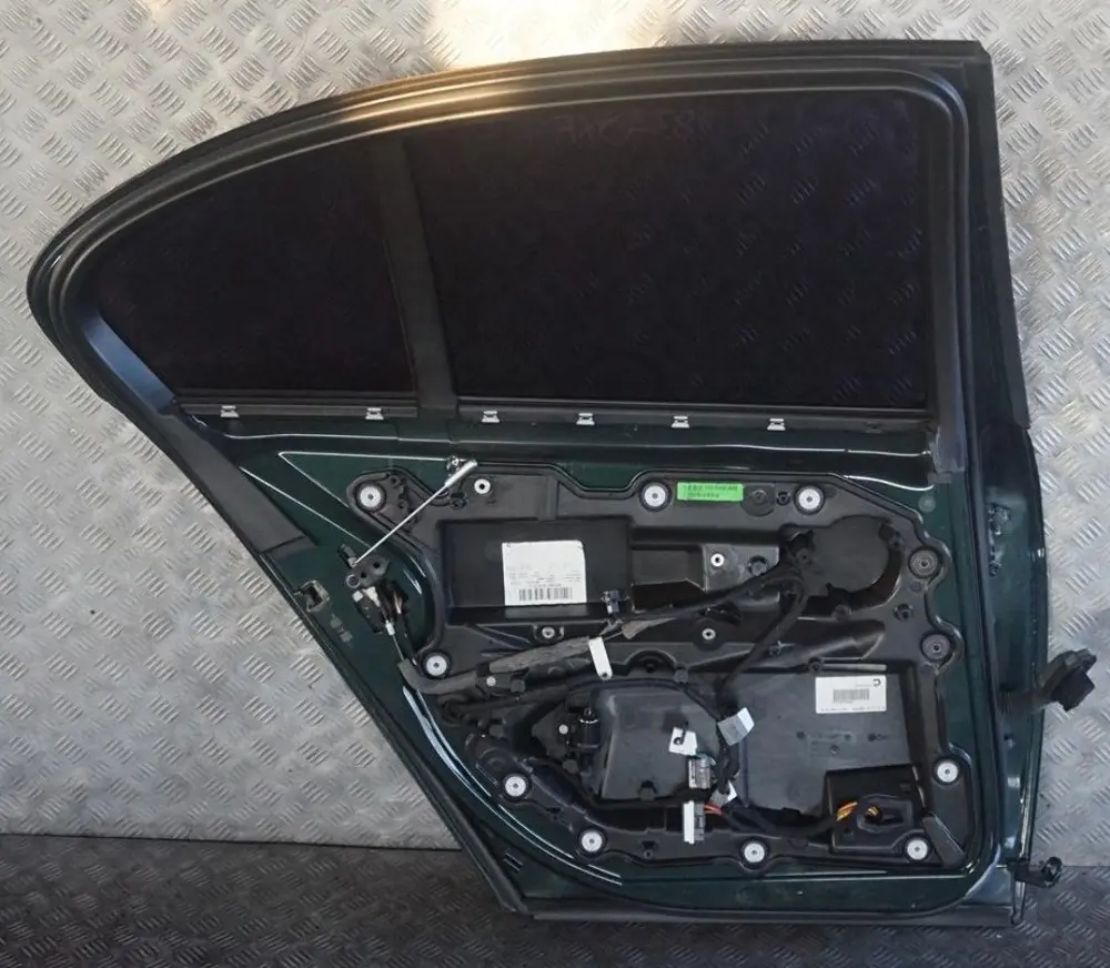 Fahrerseite Tür Hinten Links Oxfordgruen Gruen Metallic - 430 für BMW 7 er E65 mit Teilenummer 7202083 BMW 7 er E65 Fahrerseite Tür Hinten Links Oxfordgruen Gruen Metallic - 430 - SKU 7202083-OXF - Teilenummer 7202083