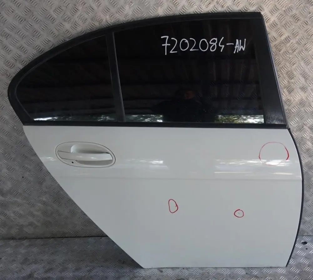 Puerta Trasera Derecha Alpinweiss Blanco Alpino - 300 para BMW E65 con número de pieza 7202084 BMW E65 Puerta Trasera Derecha Alpinweiss Blanco Alpino - 300 - SKU 7202084-AW - Número de pieza 7202084