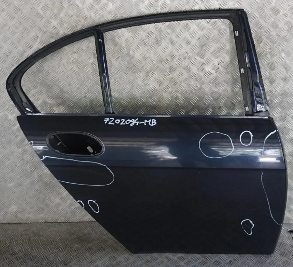 Drzwi prawe tylne tył monacoblau do BMW 7 E65 o numerze 7202084 BMW 7 E65 Drzwi prawe tylne tył monacoblau - SKU 7202084-MB - Numer Części 7202084