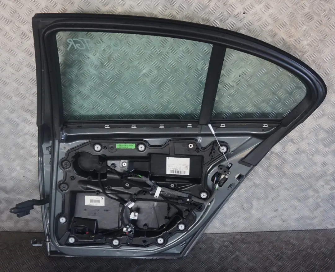 Beifahrer Tür Hinten Rechts Titangrau Titan Grey Metallic A36 für BMW 7 er E65 mit Teilenummer 7202084 BMW 7 er E65 Beifahrer Tür Hinten Rechts Titangrau Titan Grey Metallic A36 - SKU 7202084-TGR - Teilenummer 7202084