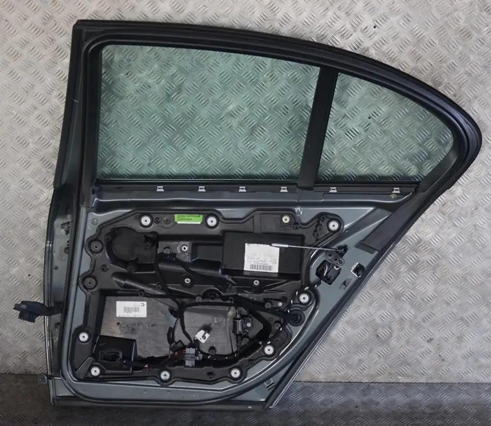 Beifahrer Tür Hinten Rechts Titangrau Titan Grey Metallic A36 für BMW 7 er E65 1 mit Teilenummer 7202084 BMW 7 er E65 1 Beifahrer Tür Hinten Rechts Titangrau Titan Grey Metallic A36 - SKU 7202084-TGR1 - Teilenummer 7202084