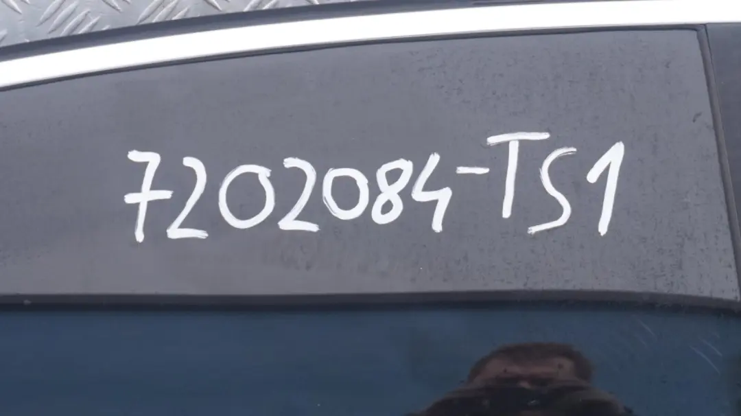 Drzwi prawe tylne tył titansilber 354 do BMW 7 E65 o numerze 7202084 BMW 7 E65 Drzwi prawe tylne tył titansilber 354 - SKU 7202084-TS1 - Numer Części 7202084