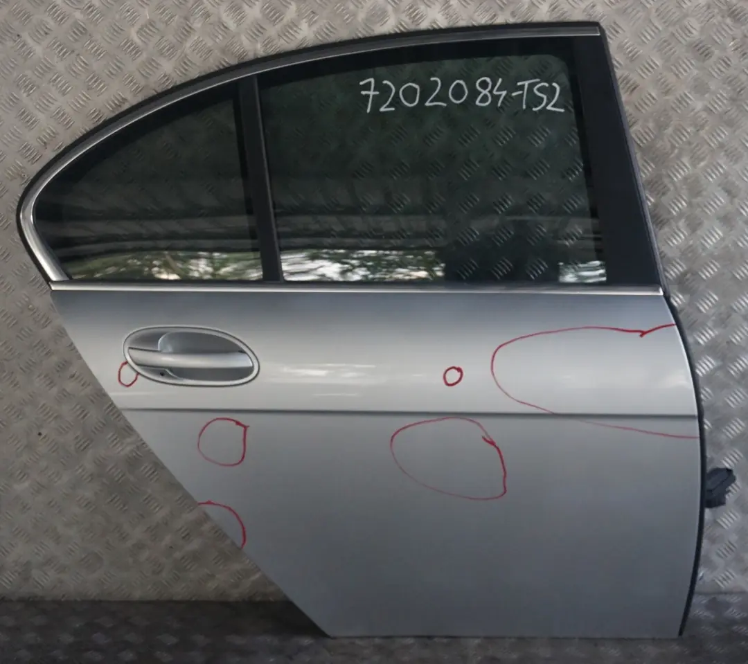 Puerta trasera derecha Plateado metálico Titansilber para BMW E65 2 con número de pieza 7202084 BMW E65 2 Puerta trasera derecha Plateado metálico Titansilber - SKU 7202084-TS2 - Número de pieza 7202084
