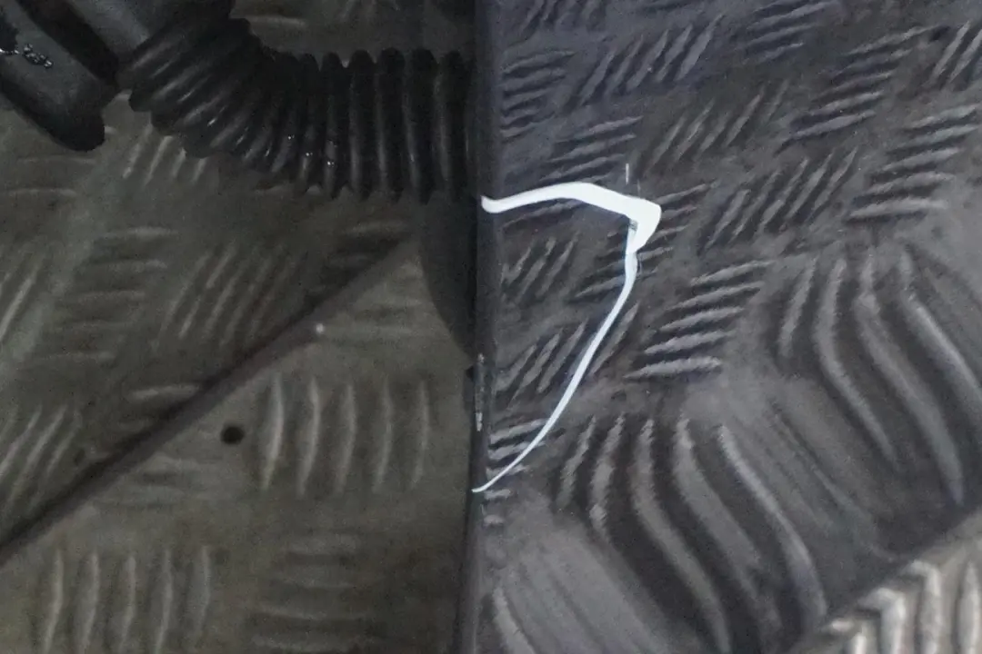 Drzwi lewe przednie Tiefseeblau do BMW E60 E61 o numerze 7202339 BMW E60 E61 Drzwi lewe przednie Tiefseeblau - SKU 7202339-DSB - Numer Części 7202339