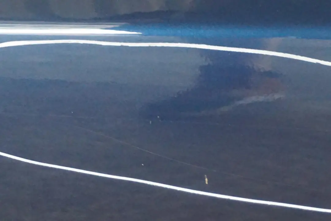 Door Front Left N/S Tiefseeblau Deep Sea Blue Metallic - A76 to BMW 5 E60 E61 with Part number 7202339 BMW 5 E60 E61 Door Front Left N/S Tiefseeblau Deep Sea Blue Metallic - A76 - SKU 7202339-DSB2 - Part number 7202339