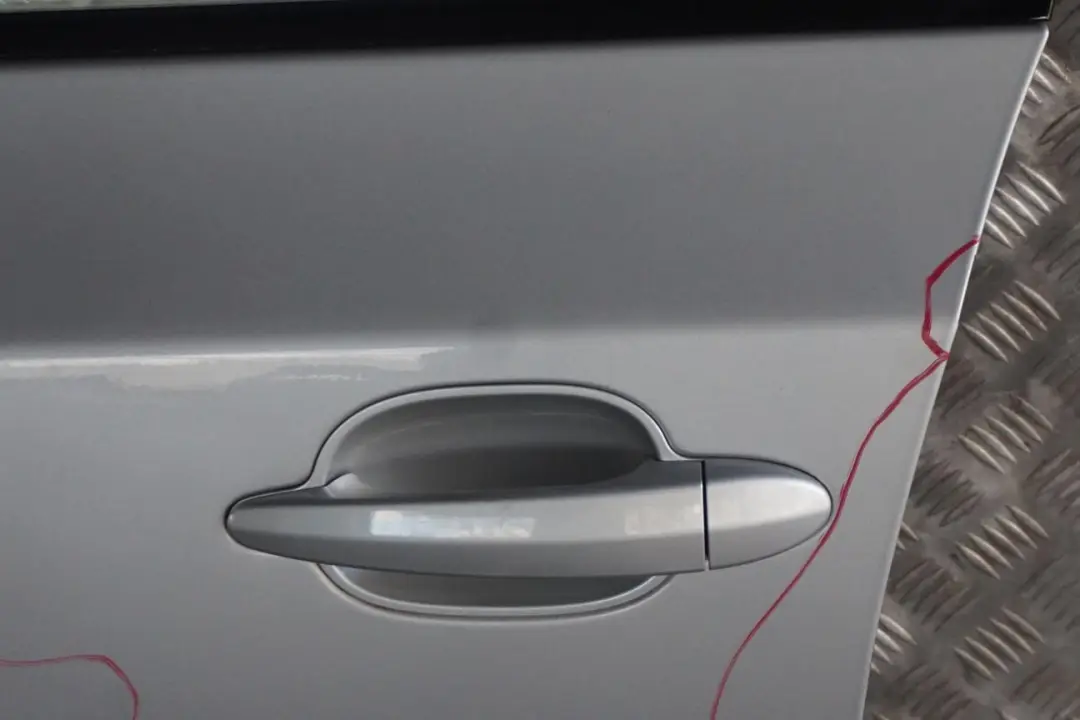 Cote Conducteur Porte avant Gauche Argent Titane Metallise pour BMW E60 E61 à propos du numéro de pièce 7202339 BMW E60 E61 Cote Conducteur Porte avant Gauche Argent Titane Metallise - SKU 7202339-TS6 - Numéro de pièce 7202339