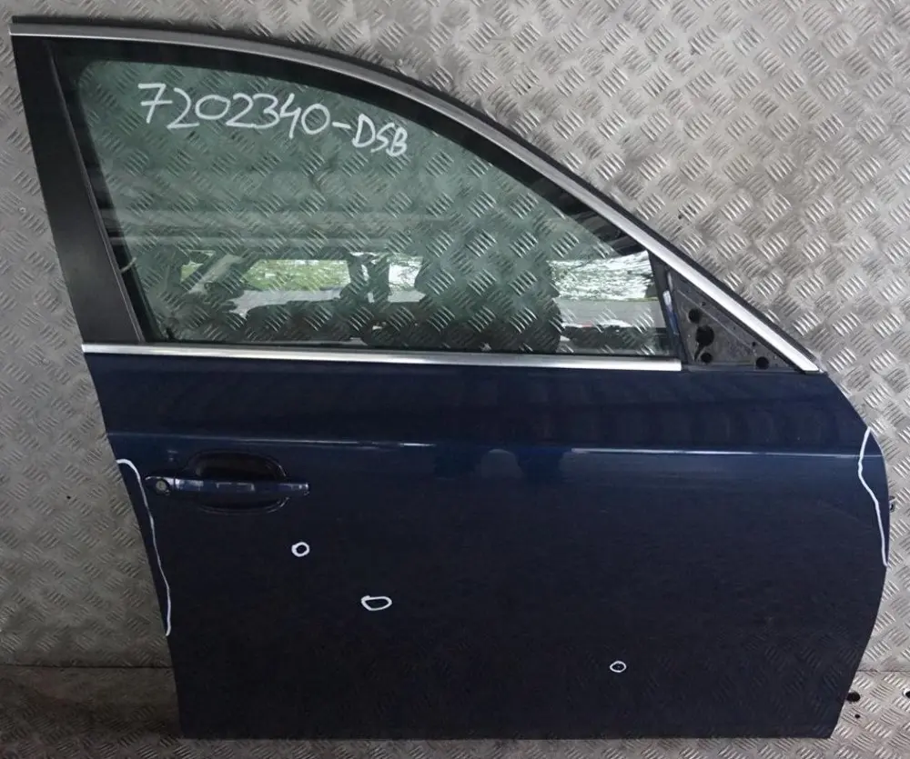 Droite Bleu des Mers Profondes Metallise - A76 pour BMW E60 E61 LCI Porte avant à propos du numéro de pièce 7202340 BMW E60 E61 LCI Porte avant Droite Bleu des Mers Profondes Metallise - A76 - SKU 7202340-DSB - Numéro de pièce 7202340
