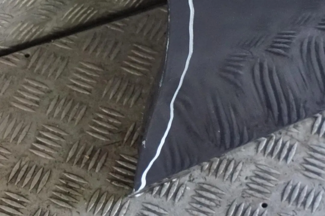 Door Front Right O/S Tiefseeblau Deep Sea Blue - A76 to BMW 5 Series E60 E61 with Part number 7202340 BMW 5 Series E60 E61 Door Front Right O/S Tiefseeblau Deep Sea Blue - A76 - SKU 7202340-DSB1 - Part number 7202340