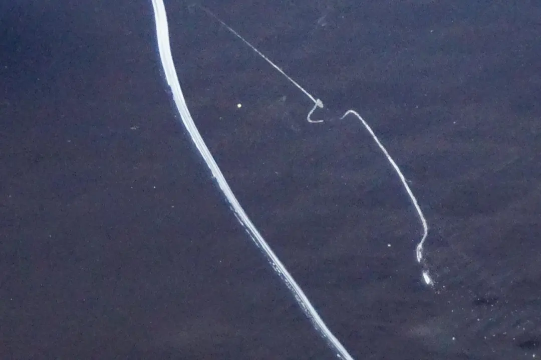 Door Front Right O/S Tiefseeblau Deep Sea Blue - A76 to BMW 5 Series E60 E61 with Part number 7202340 BMW 5 Series E60 E61 Door Front Right O/S Tiefseeblau Deep Sea Blue - A76 - SKU 7202340-DSB1 - Part number 7202340