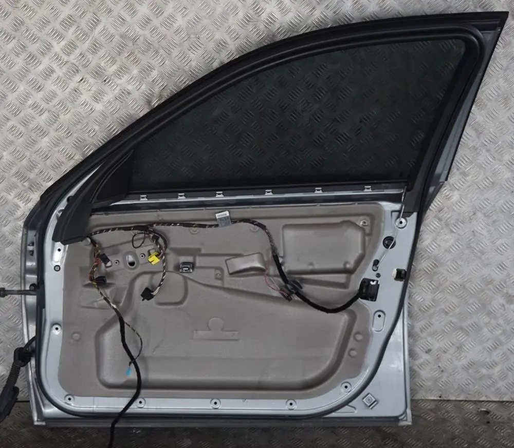  Genuine BMW 5 E60 E61 Door Front Right O/S Silbergrau Silver Grey - A08 - SKU 7202340-SBG1 - Part number 7202340
