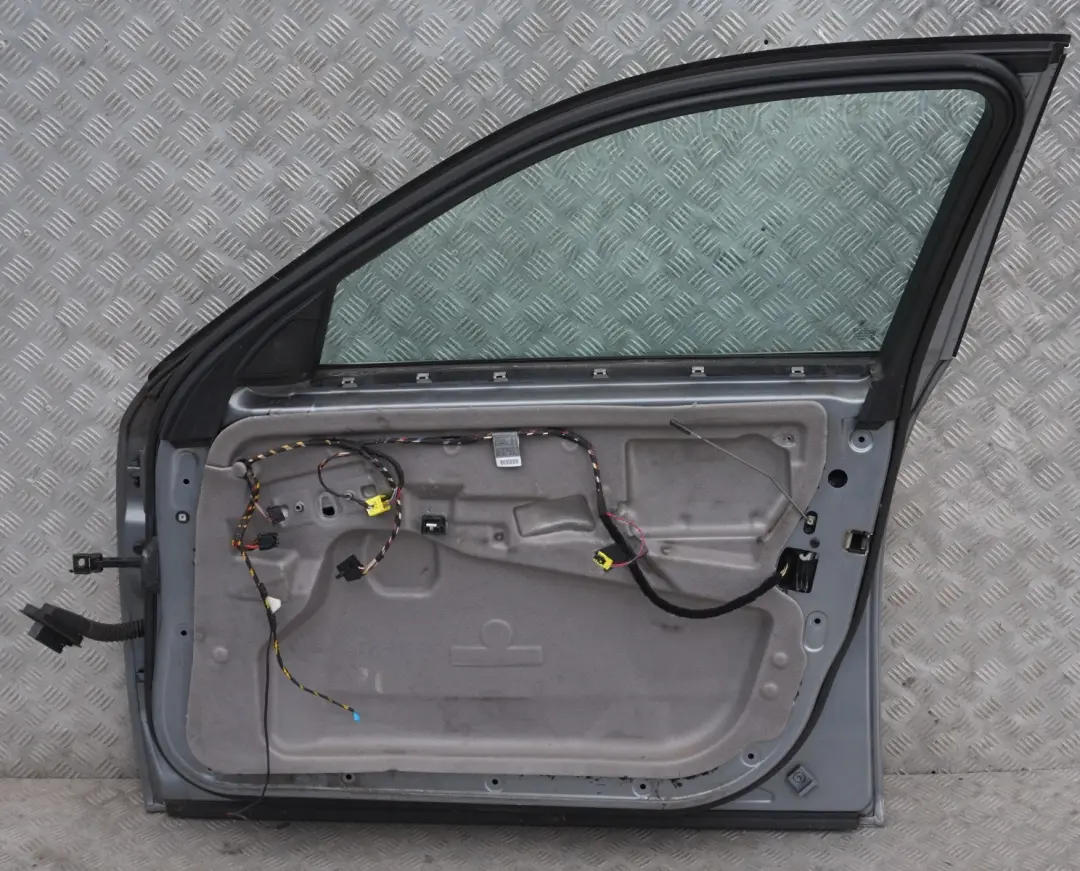 Genuine BMW 5 SERIES 2 E60 E61 Door Front Right O/S Silbergrau Silver Grey to with Part number 7202340 Genuine BMW 5 SERIES 2 E60 E61 Door Front Right O/S Silbergrau Silver Grey - SKU 7202340-SBG2 - Part number 7202340