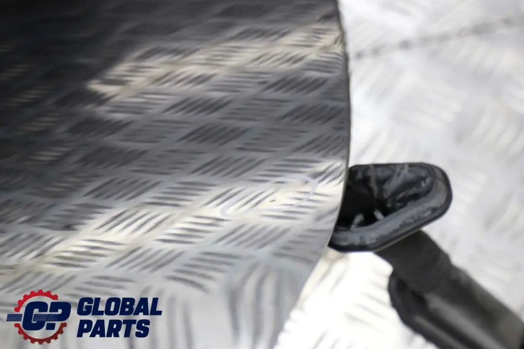 Drzwi prawe przednie schwarz II do BMW E60 E61 o numerze 7202340 BMW E60 E61 Drzwi prawe przednie schwarz II - SKU 7202340-SCH1 - Numer Części 7202340