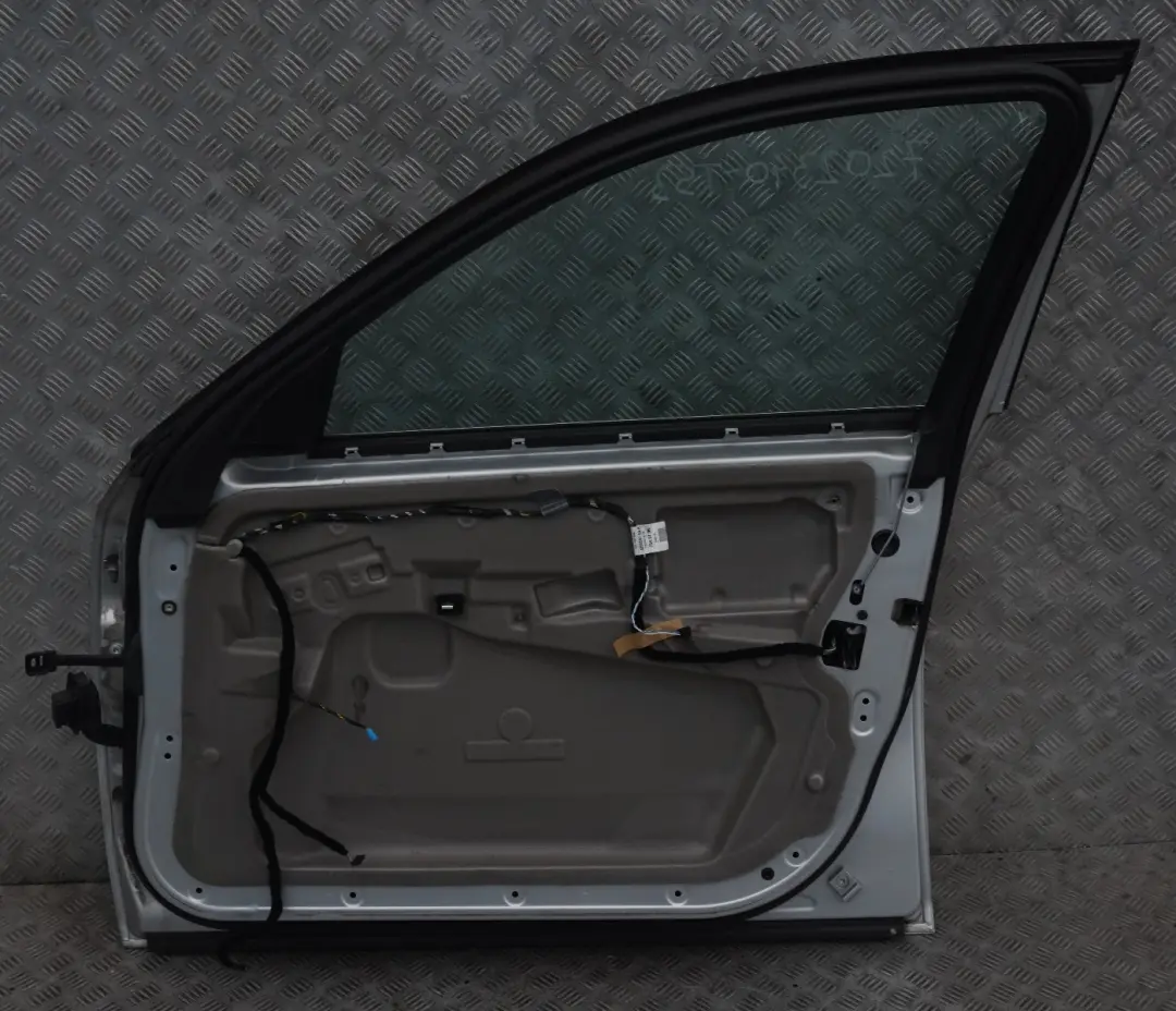 Beifahrer Tür vorne rechts Titansilber Silber 354 für BMW 5 E60 E61 LCI 3 mit Teilenummer 7202340 BMW 5 E60 E61 LCI 3 Beifahrer Tür vorne rechts Titansilber Silber 354 - SKU 7202340-TS3 - Teilenummer 7202340