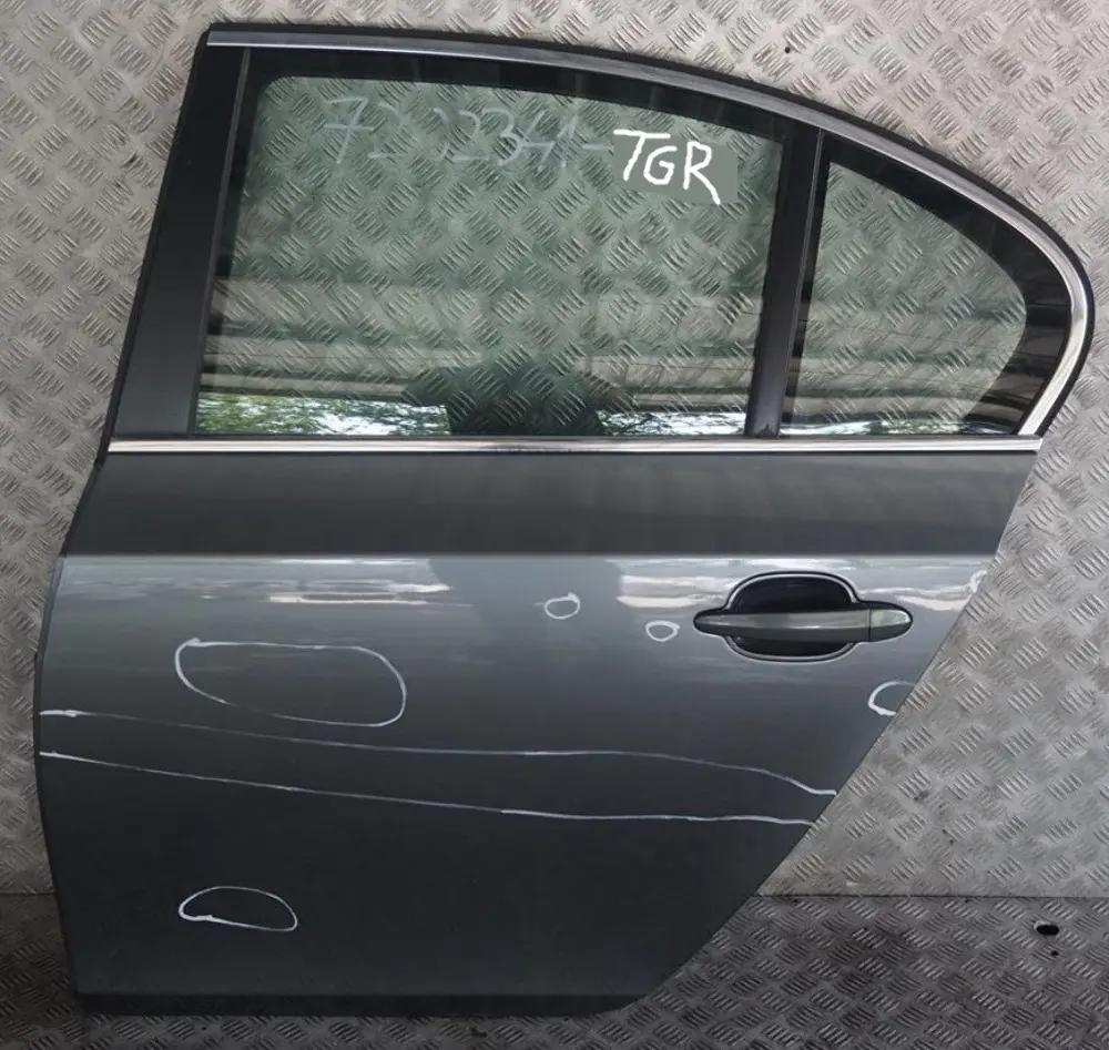 GenuineBMW E60 Puerta Trasera Izquierda Titangrau II Titan Gris - A36 para con número de pieza 7202341 GenuineBMW E60 Puerta Trasera Izquierda Titangrau II Titan Gris - A36 - SKU 7202341-TGR - Número de pieza 7202341