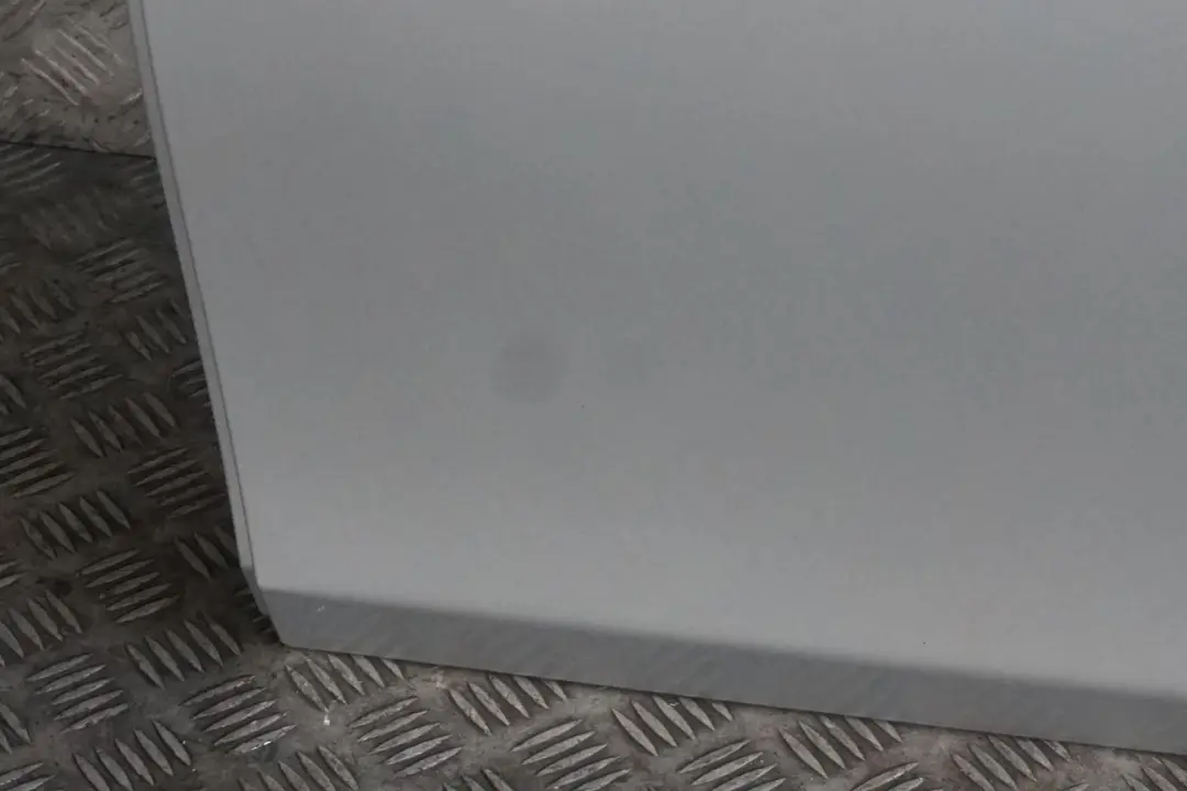 Drzwi lewe tylne tył titansilber do BMW E60 o numerze 7202341 BMW E60 Drzwi lewe tylne tył titansilber - SKU 7202341-TS4 - Numer Części 7202341