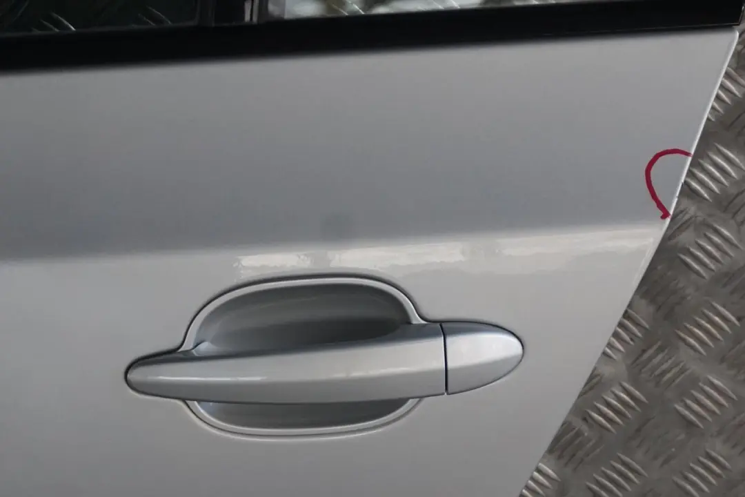 BMW E60 Puerta Trasera Izquierda Titansilber Titan Silver Metallic - 354 - SKU 7202341-TS4 - Número de pieza 7202341