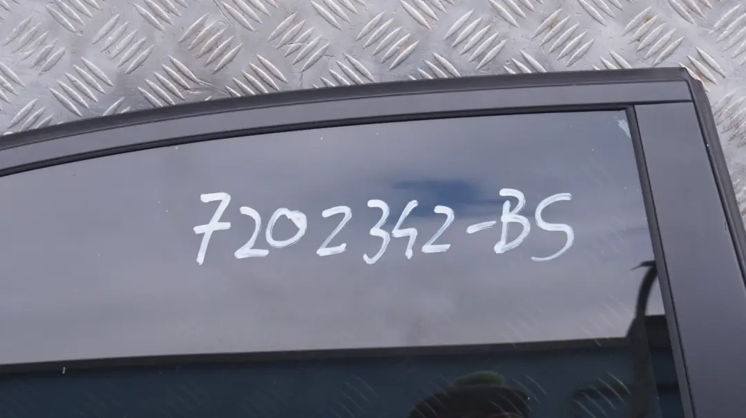 Drzwi prawe tylne tył black saphire do BMW E60 o numerze 41527202342 BMW E60 Drzwi prawe tylne tył black saphire - SKU 7202342-BS - Numer Części 41527202342