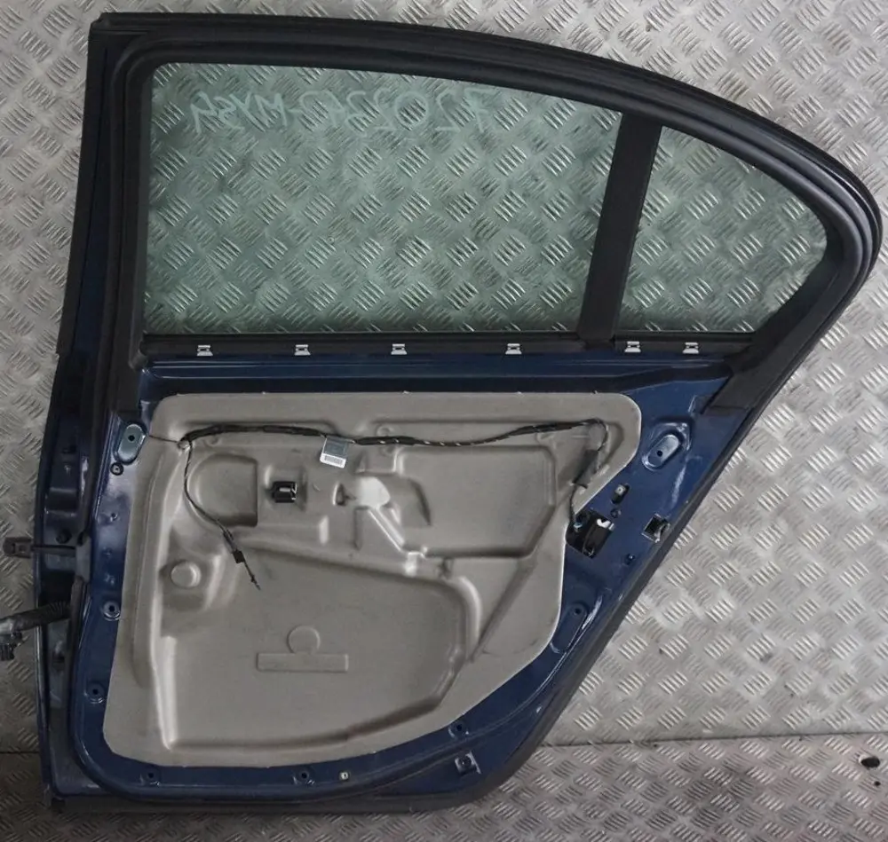 Puerta Trasera Derecha Mysticblau Mystic Blue Metallic A07 para BMW E60 con número de pieza 7202342 BMW E60 Puerta Trasera Derecha Mysticblau Mystic Blue Metallic A07 - SKU 7202342-MYS4 - Número de pieza 7202342