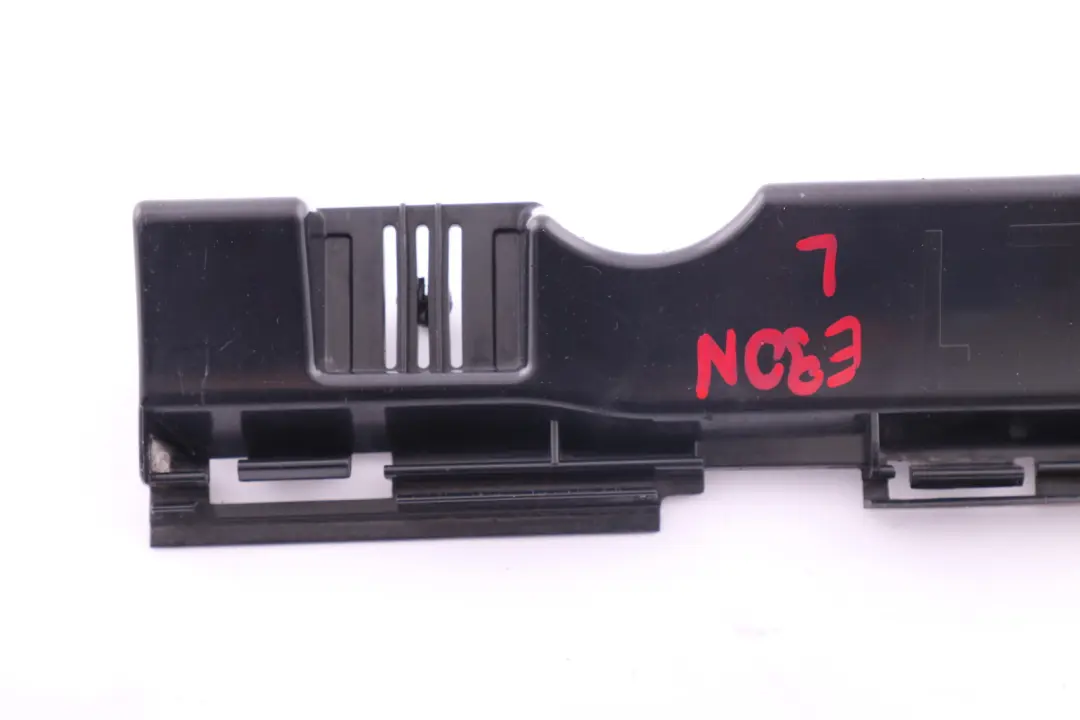 Listwa Osłona Lewa Progu Drzwi do BMW E90 E91 LCI o numerze 7202655 BMW E90 E91 LCI Listwa Osłona Lewa Progu Drzwi - SKU 7202655 - Numer Części 7202655