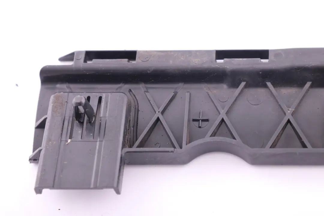 Reihe E90 E91 LCI Halteleisten rechts 5177 für BMW 3 mit Teilenummer 7202656 BMW 3 Reihe E90 E91 LCI Halteleisten rechts 5177 - SKU 7202656 - Teilenummer 7202656