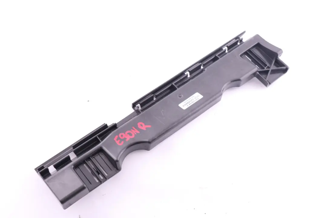 Halteleisten Droite 5177 pour BMW 3 Serie E90 E91 LCI à propos du numéro de pièce 7202656 BMW 3 Serie E90 E91 LCI Halteleisten Droite 5177 - SKU 7202656 - Numéro de pièce 7202656