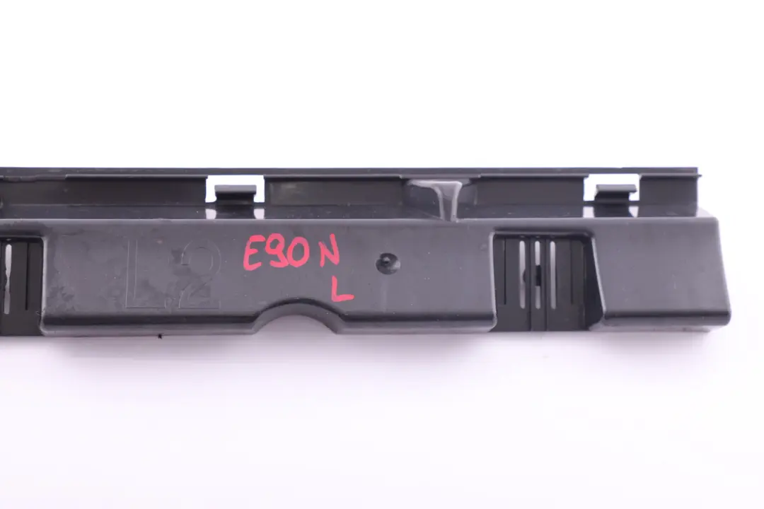 BMW E90 E91 LCI Tira de sujeción del faldón de la puerta izquierda L2 - SKU 7202657 - Número de pieza 7202657