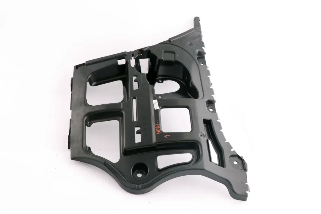 Guia Para Parachoques Trasero Lado Izquierdo para BMW E90 N LCI con número de pieza 7202667 BMW E90 N LCI Guia Para Parachoques Trasero Lado Izquierdo - SKU 7202667 - Número de pieza 7202667