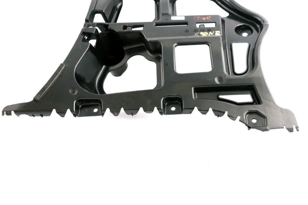 Mocowanie Ślizg Zderzaka Tył Prawy do BMW E90 LCI o numerze 51127202668 BMW E90 LCI Mocowanie Ślizg Zderzaka Tył Prawy - SKU 7202668 - Numer Części 51127202668