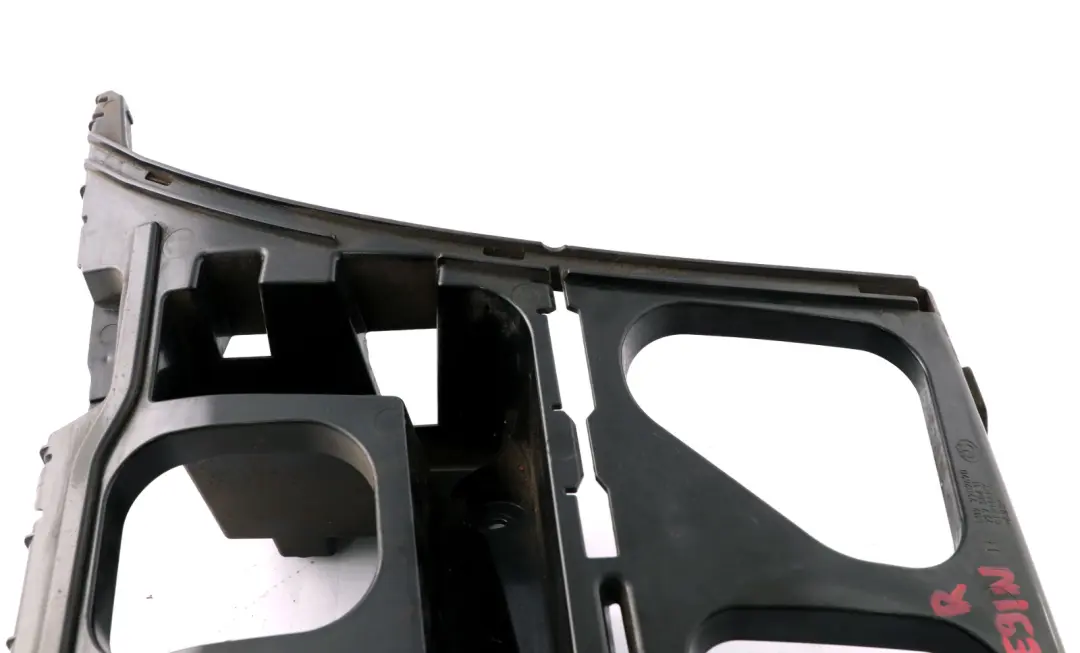 Pannello Guida Paraurti Posteriore Lato Destro per BMW E91 Touring con numero di parte 7202670 BMW E91 Touring Pannello Guida Paraurti Posteriore Lato Destro - SKU 7202670 - Numero di parte 7202670