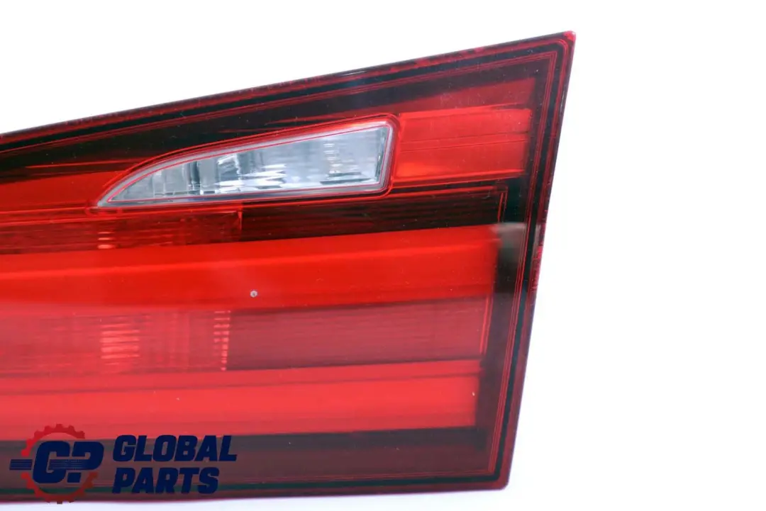 Lampa Tylna Prawa W Klapę Bagażnika do BMW F11 o numerze 7203228 BMW F11 Lampa Tylna Prawa W Klapę Bagażnika - SKU 7203228 - Numer Części 7203228