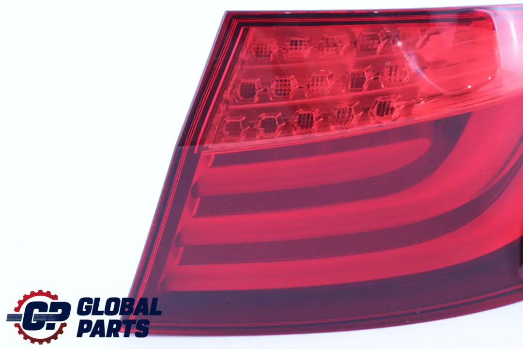 Lampada Laterale Nel Pannello Posteriore Destro per BMW F10 con numero di parte 7203230 BMW F10 Lampada Laterale Nel Pannello Posteriore Destro - SKU 7203230 - Numero di parte 7203230