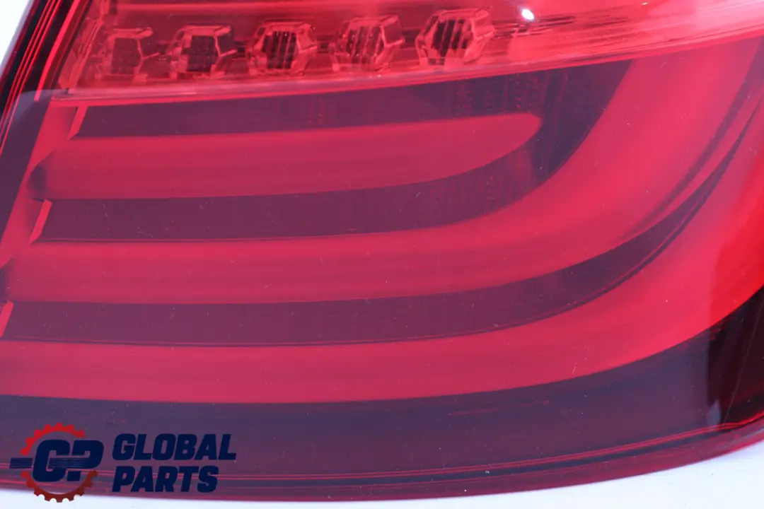 Lampada Laterale Nel Pannello Posteriore Destro per BMW F10 con numero di parte 7203230 BMW F10 Lampada Laterale Nel Pannello Posteriore Destro - SKU 7203230 - Numero di parte 7203230