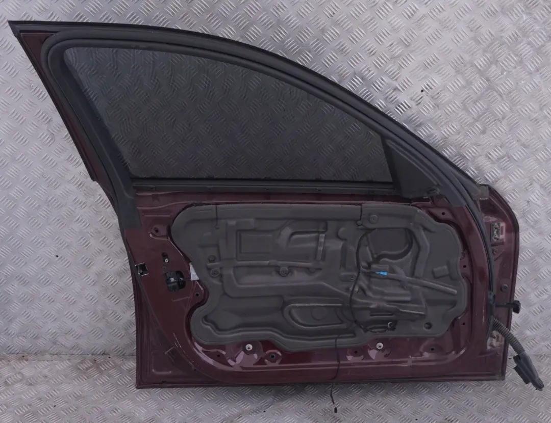 Fahrerseite Tür vorne links Barberarot Rot Metallic - A82 für BMW 3 er E90 E91 LCI mit Teilenummer 7203643 BMW 3 er E90 E91 LCI Fahrerseite Tür vorne links Barberarot Rot Metallic - A82 - SKU 7203643-BAR1 - Teilenummer 7203643